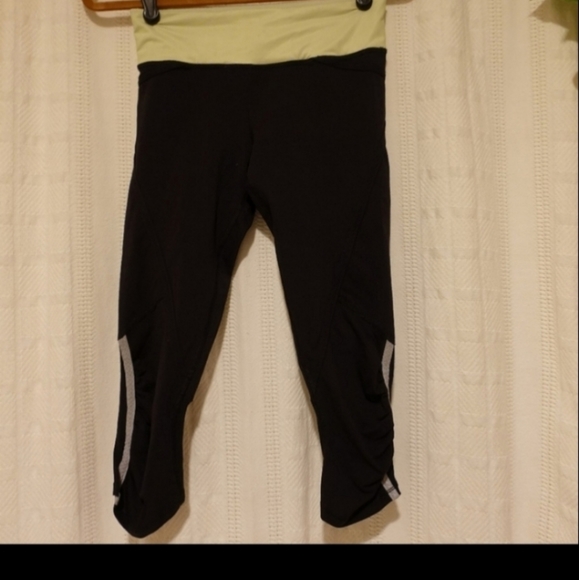 Lululemon cropped leggings - Picture 3 of 3